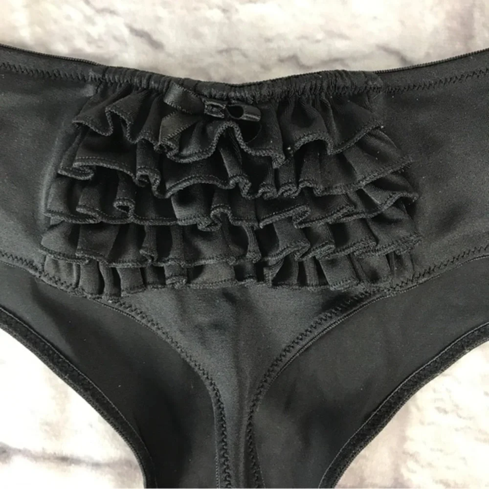 Tux Ruffle Thong Victoria’s Secret‎ Black